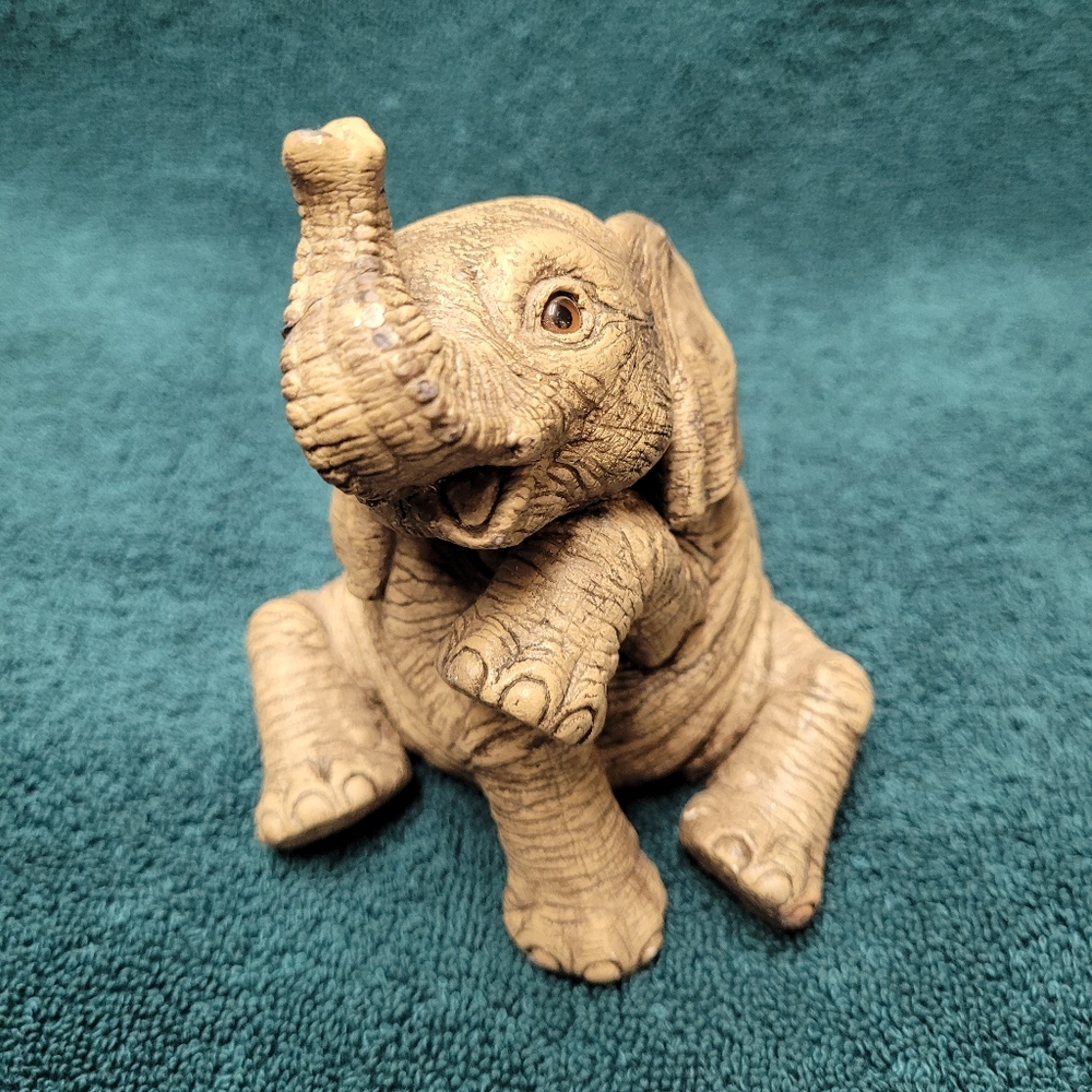 The HERD Resin Elephant "Peanut" #3109 Vintage Collectible by Martha Carey